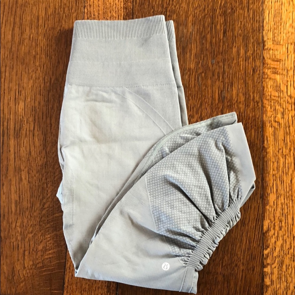 Lululemon In The Flow scrunch side crop